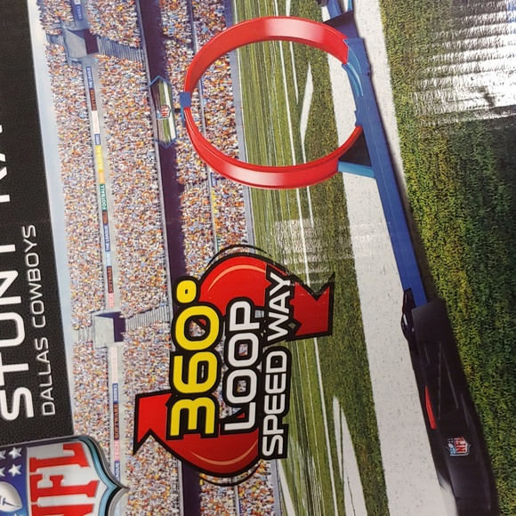 Dallas Cowboy Stunt Racers - Picture 7 of 8